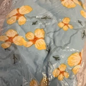 One Size LuLaRoe Leggings. NIP smoke free and pet friendly home 
Multi Colored